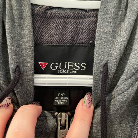 Men’s gray sweater vest - Picture 2 of 3